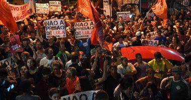 صور.. احتجاجات فى البرازيل بعد إصدار مذكرة اعتقال بحق "دا سيلفا"
