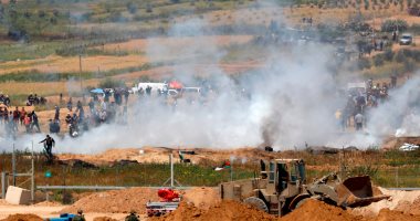 صور.. فلسطينيون يشعلون آلاف الإطارات على حدود غزة وسط رصاص الاحتلال