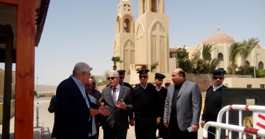 فيديو وصور.. محافظ جنوب سيناء يتفقد تأمين الكنائس ويشدد على الإجراءات الأمنية 
