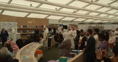 فيديو وصور.. السعودى سعد البازغى يفوز بجائزة معرض البحرين للكتاب