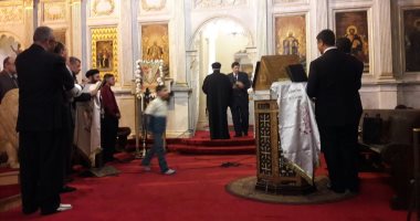 فيديو وصور.. بدء صلاة قداس عيد القيامة بالكنيسة المرقسية بالإسكندرية وسط تشديدات أمنية