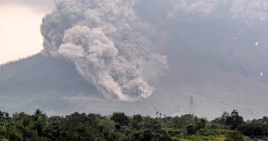 صور.. بركان جبل "سينابنج" يثور مجددا فى إندونيسيا