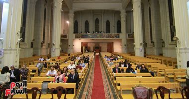 مندوبا الرئاسة ووزارة الداخلية يصلان الكنيسة الكاثوليكية للتهنئة بعيد القيامة