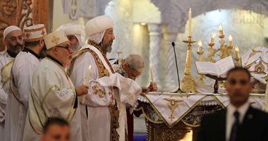 وزيرا الصحة والإنتاج الحربى يشاركان بقداس عيد القيامة بالكاتدرائية