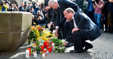 صور.. مسئولون ألمان يضعون الورود بموقع حادث الدهس فى مونستر