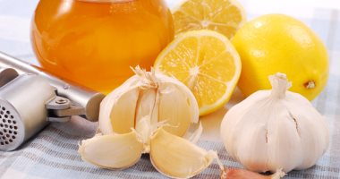 فوائد العسل والثوم في علاج نزلات البرد