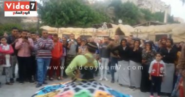 فيديو.. أصغر طفل يؤدى رقصة التنورة فى شم النسيم بالشرقية