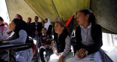أطفال فلسطين يقاومون الاحتلال الإسرائيلى بالتعليم داخل الخيام