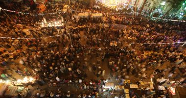 صور.. الآلاف يحتفلون بمولد السيدة زينب.. وغلق الميدان أمام السيارات لشدة الزحام