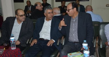 النقيب وكبار الصحفيين فى عزاء طارق حسن رئيس تحرير الأهرام المسائي الأسبق