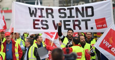 صور.. العاملون بمطارات ألمانيا يواصلون الإضراب للمطالبة بزيادة الأجور 