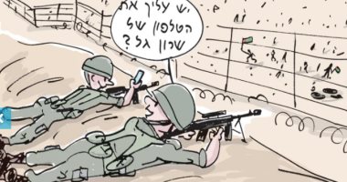 كاريكاتير إسرائيلى يعترف: قوات الاحتلال تقتل الفلسطينين وتصورهم بالهواتف