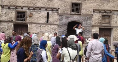 صور.. زيارة علمية لطلاب كلية الآثار جامعة القاهرة لأثار فوة الإسلامية