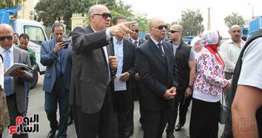 محافظ القاهرة يتفقد معدات النظافة بالوايلى تمهيدا لتطبيق المنظومة الجديدة (صور)