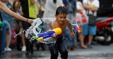 صور.. لعب و بهجة وفرحة فى ختام مهرجان "يوم الماء" بتايلاند