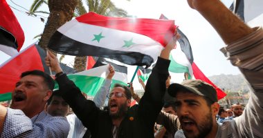 المئات من عرب إسرائيل يتظاهرون أمام قنصلية أمريكا تنديدا بضربات سوريا