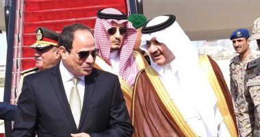 فيديو وصور.. لحظة وصول الرئيس السيسى إلى السعودية للمشاركة فى القمة العربية