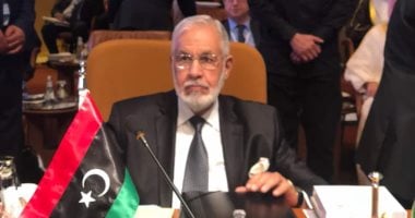 محمد سيالة يصل الدمام للمشاركة بالقمة العربية والأزمة الليبية أبرز الملفات