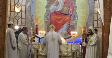 صور .. صلاة قداس الذكرى السنوية الأولى لشهداء الكنيسة المرقسية بدير مارمينا