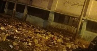 شكوى من إلقاء القمامة بمحيط مجمع المدارس بشارع القومية فى الزقازيق