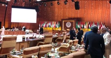 مستشار ملك البحرين: وفرنا كافة الأمور لتغطية أعمال القمة العربية