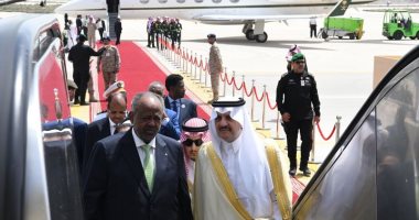 رئيس جمهورية جيبوتى يصل الظهران للمشاركة فى القمة العربية