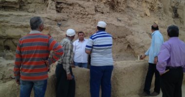 صور.. مساعد وزير الآثار يتفقد مشروع ترميم مسجد تطندى بواحة سيوة