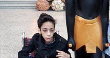 الطفل "عبدالرحمن" مصاب بضمور شوكى ووالده يطالب بعلاجه فى الخارج