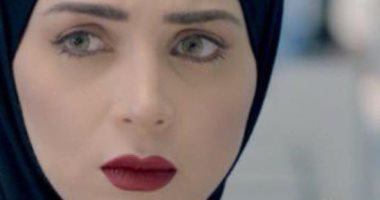 مى عز الدين لمتابعة تسخر من شكل حجابها فى رسايل: ليه كدة بس