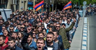صور.. الآلاف يحتجون بعد موافقة البرلمان على تولى سركسيان رئاسة الوزراء بأرمينيا 