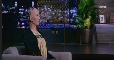 فيديو.. الروبوت "صوفيا" تطلق نكتة مصرية على الهواء