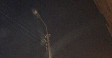 قارئ يشكو عدم إنارة أعمدة الكهرباء ليلا بشوارع النزهة
