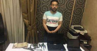 القبض على نقاش استولى على أموال ومجوهرات من داخل شقة بالساحل 