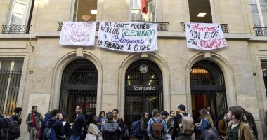 صور.. اعتصام طلابى فى جامعة العلوم السياسية بباريس ضد اصلاحات ماكرون