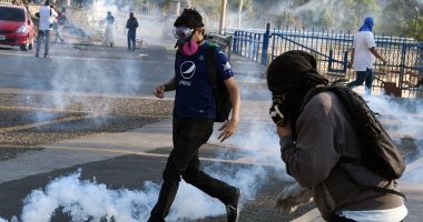 صور.. اشتباكات عنيفة بين شرطة هندوراس و طلاب جامعيين