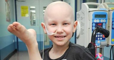 صور.. فتاة 7 سنوات ترفض تدمير سرطان العظام لحلمها