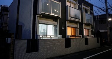 ظل رجل.. وسيلة جديدة لتأمين منازل النساء فى اليابان من السرقة (صور)
