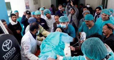 صور.. نقل جثامين ضحايا تفجير انتحارى فى كابول والمصابين يتلقون العلاج