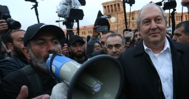 صور.. رئيس أرمينيا بعد لقائه المعارضة: آمل فى بناء جسور الحوار