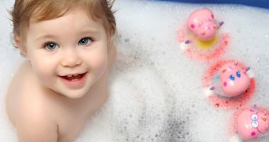  قواعد استحمام الأطفال خلال الصيف فى 6 خطوات