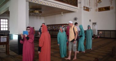صور.. مسجد الميناء الكبير أهم المزارات الإسلامية بالغردقة.. والدخول بالحجاب
