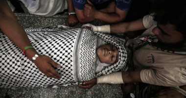 صور..فلسطينيون يشيعون جثمان شهيد برصاص الإحتلال الاسرائيلى فى خان يونس
