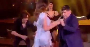 فيديو.. مارادونا يستعيد شبابه برقصة مثيرة