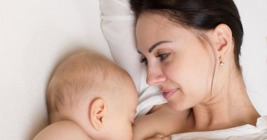 الصحة تكشف فوائد لبن الأم للأطفال حديثى الميلاد.. إعرف التفاصيل