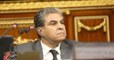وزير البيئة: نمنع أسباب التلوث.. وندرس تصنيع السيارات الكهربائية فى مصر