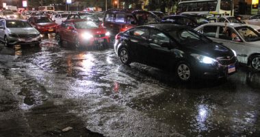 صور.. القاهرة تدفع بسيارات لشفط مياه الأمطار