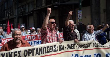 الآلاف يتظاهرون فى اليونان احتجاجا على إجراءات التقشف