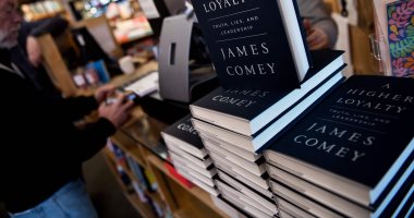 صور.. مبيعات كتاب جيمس كومى عن ترامب تصل لـ600 ألف نسخة فى الأسبوع الأول