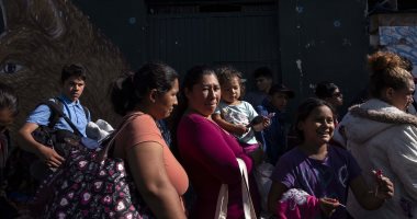 صور.. قافلة مهاجرين تصل الحدود الأمريكية المكسيكية نكاية فى ترامب