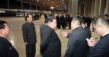 صور.. زعيم كوريا الشمالية يشرف على نقل 32 جثة صينية بعد حادث فى بيونج يانج